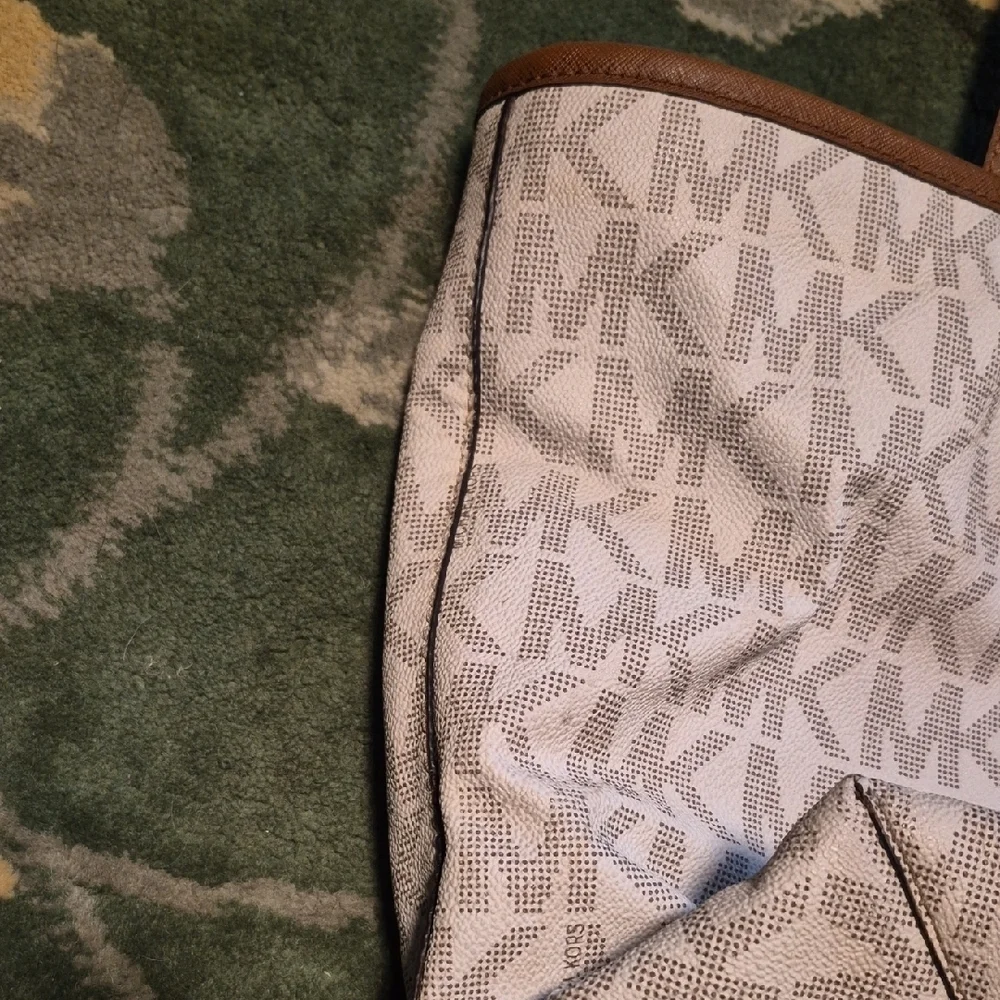 Michael Kors Tan and Cream Signature Tote - Picture 11 of 16